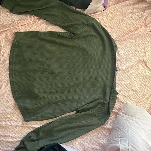 ❤️🔥3/$15❤️🔥 shein women’s olive green waffle knit long sleeve sz-Medium - Picture 3 of 3